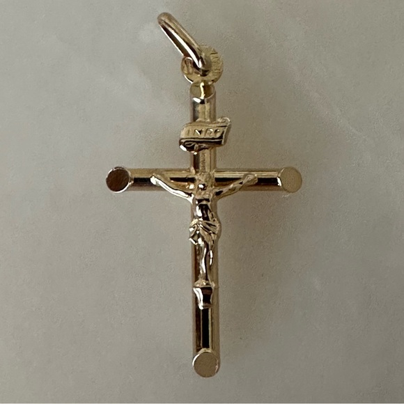 Jewelry - 14k Solid Gold Crucifix